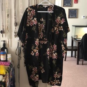 Maurices Other - Maurices kimono // size s/m // black w/flowers Maurices Other - Maurices kimono // size s/m // black w/flowers